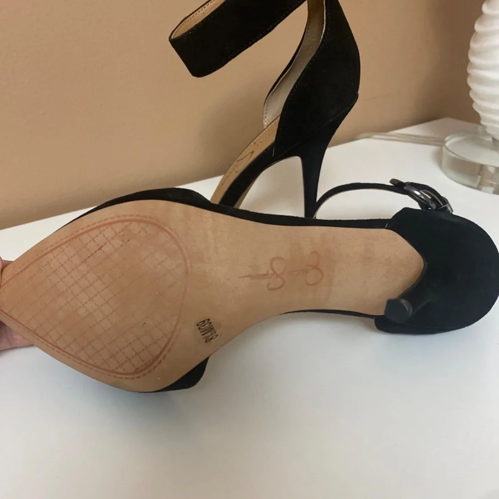 Brand new heels - Picture 5 of 5